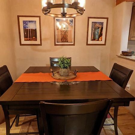 Magical Santa Fe Stay, Minutes From Town Square, Sleeps 4, Includes Free Parking And Outdoor Hot Tub! Esterno foto