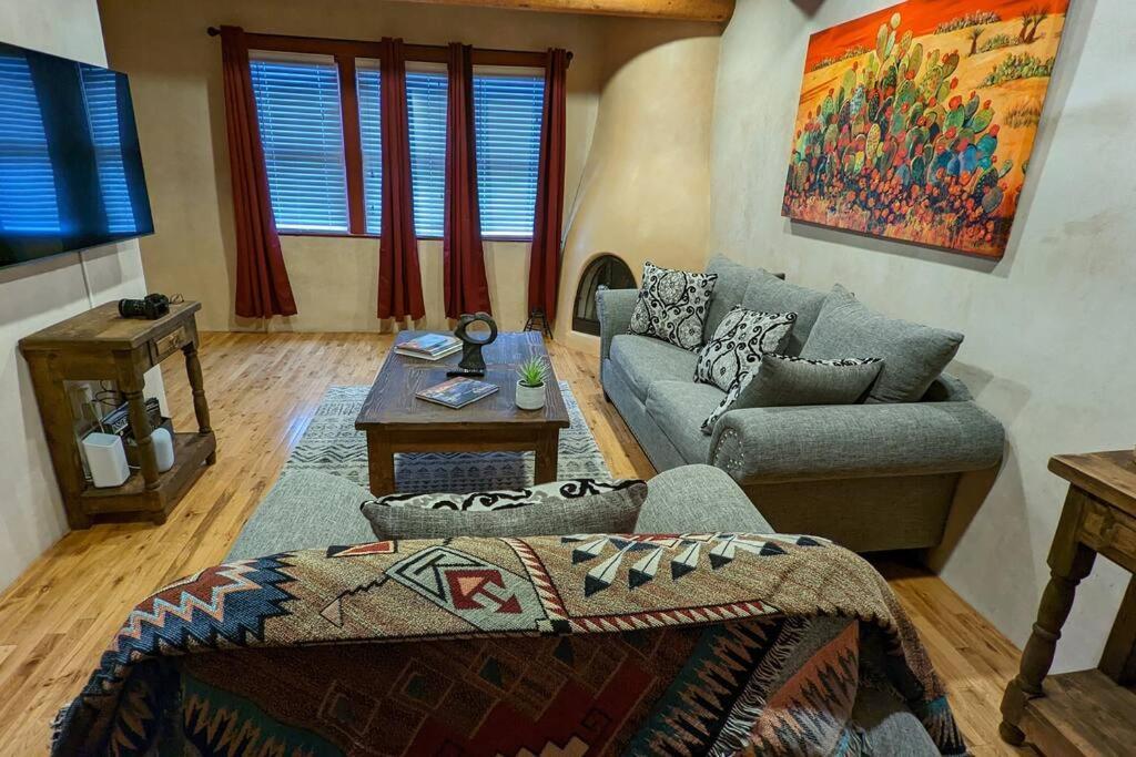 Magical Santa Fe Stay, Minutes From Town Square, Sleeps 4, Includes Free Parking And Outdoor Hot Tub! Esterno foto
