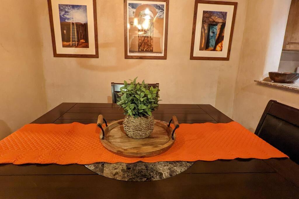 Magical Santa Fe Stay, Minutes From Town Square, Sleeps 4, Includes Free Parking And Outdoor Hot Tub! Esterno foto