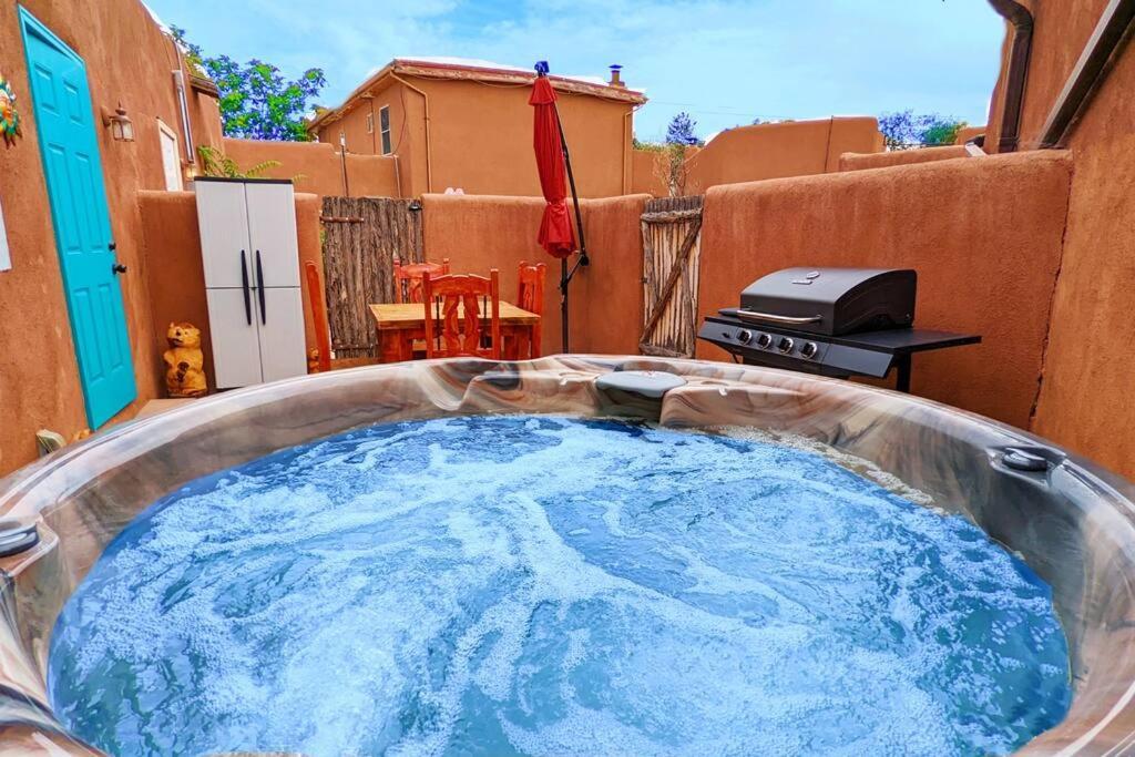 Magical Santa Fe Stay, Minutes From Town Square, Sleeps 4, Includes Free Parking And Outdoor Hot Tub! Esterno foto