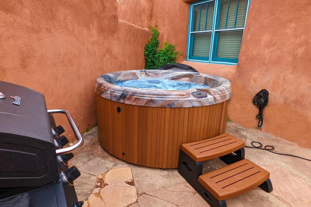 Magical Santa Fe Stay, Minutes From Town Square, Sleeps 4, Includes Free Parking And Outdoor Hot Tub! Esterno foto