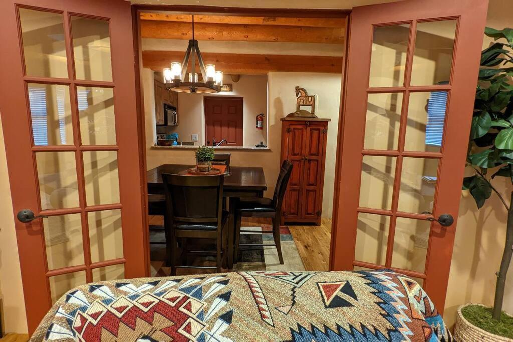 Magical Santa Fe Stay, Minutes From Town Square, Sleeps 4, Includes Free Parking And Outdoor Hot Tub! Esterno foto