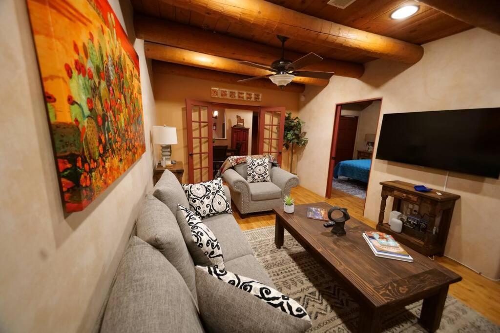 Magical Santa Fe Stay, Minutes From Town Square, Sleeps 4, Includes Free Parking And Outdoor Hot Tub! Esterno foto