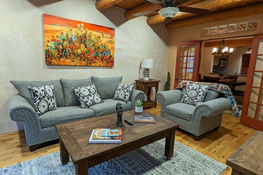 Magical Santa Fe Stay, Minutes From Town Square, Sleeps 4, Includes Free Parking And Outdoor Hot Tub! Esterno foto