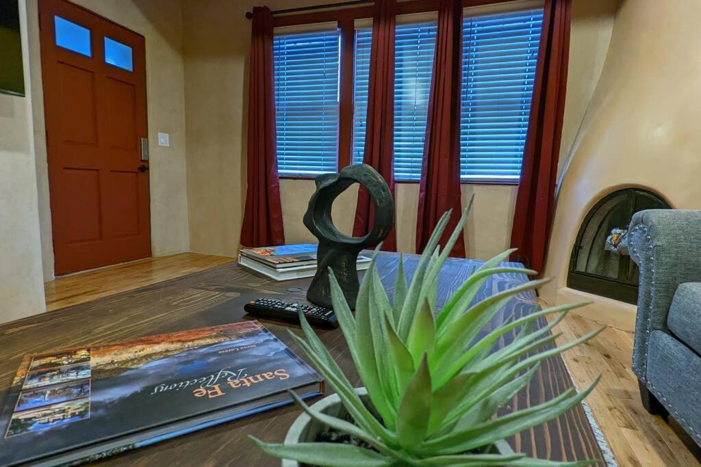 Magical Santa Fe Stay, Minutes From Town Square, Sleeps 4, Includes Free Parking And Outdoor Hot Tub! Esterno foto