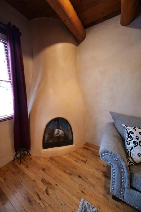 Magical Santa Fe Stay, Minutes From Town Square, Sleeps 4, Includes Free Parking And Outdoor Hot Tub! Esterno foto