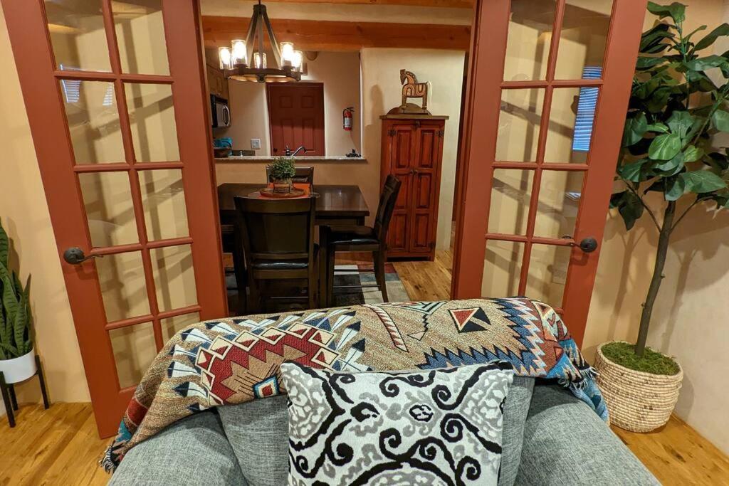Magical Santa Fe Stay, Minutes From Town Square, Sleeps 4, Includes Free Parking And Outdoor Hot Tub! Esterno foto