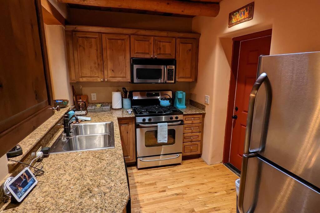 Magical Santa Fe Stay, Minutes From Town Square, Sleeps 4, Includes Free Parking And Outdoor Hot Tub! Esterno foto