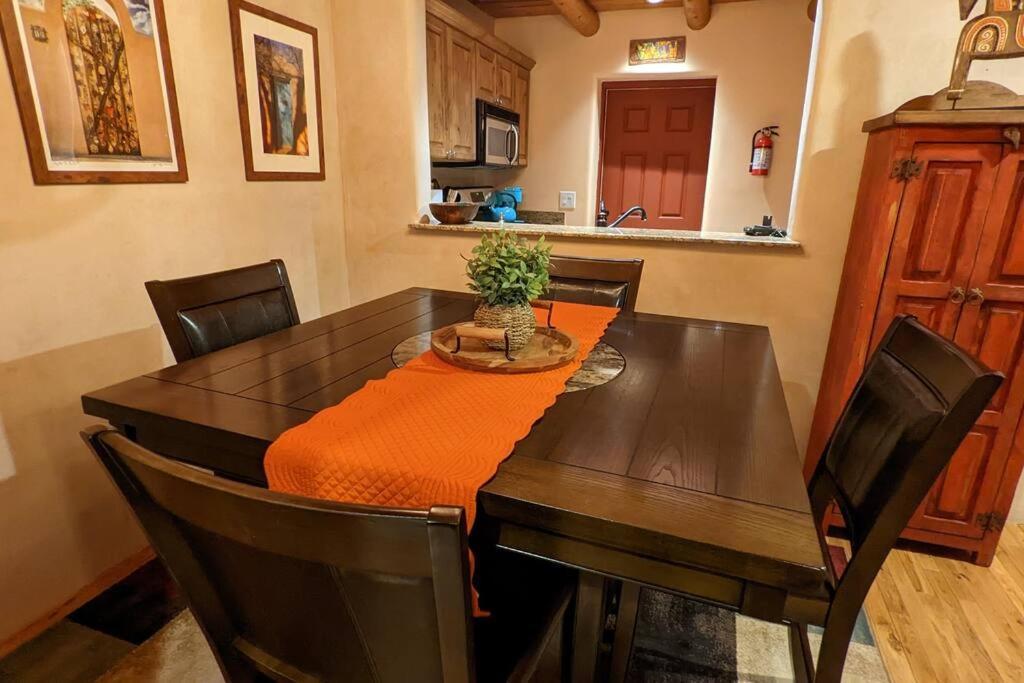 Magical Santa Fe Stay, Minutes From Town Square, Sleeps 4, Includes Free Parking And Outdoor Hot Tub! Esterno foto