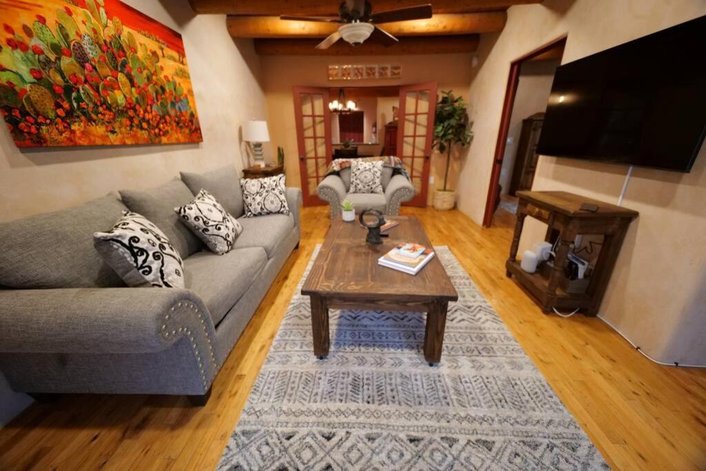 Magical Santa Fe Stay, Minutes From Town Square, Sleeps 4, Includes Free Parking And Outdoor Hot Tub! Esterno foto